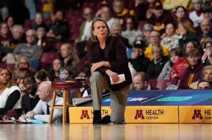 Dawn Plitzuweit Salary, How Much Money Is The Coach Making A Year?