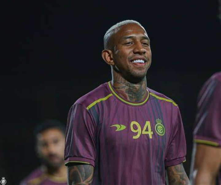 Marlon Santos Bio, Net Worth, Wife, Age, Contract, Career, Height
